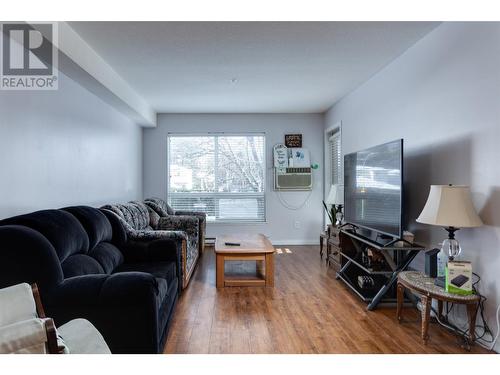 260 Franklyn Road Unit# 113, Kelowna, BC - Indoor Photo Showing Living Room