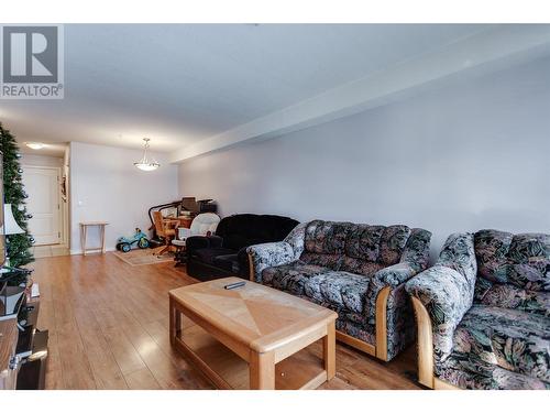 260 Franklyn Road Unit# 113, Kelowna, BC - Indoor Photo Showing Living Room