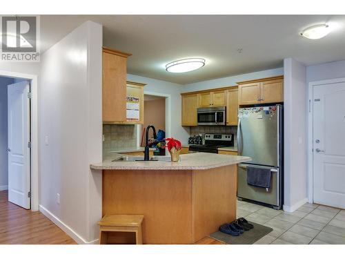 260 Franklyn Road Unit# 113, Kelowna, BC - Indoor Photo Showing Kitchen