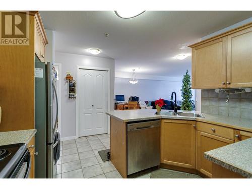 260 Franklyn Road Unit# 113, Kelowna, BC - Indoor Photo Showing Kitchen With Double Sink