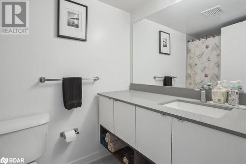 Bathroom with vanity and toilet - 1141 Cooke Boulevard Unit# 416, Burlington, ON - Indoor Photo Showing Bathroom