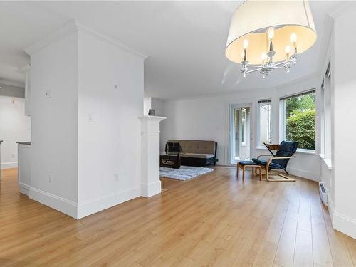 206C-4678 Elk Lake Dr, Saanich, BC - Indoor Photo Showing Living Room