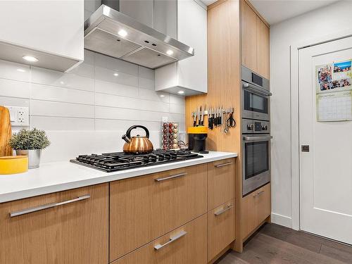 309-9861 Third St, Sidney, BC - Indoor Photo Showing Kitchen With Upgraded Kitchen