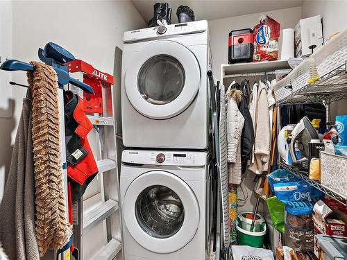 309-9861 Third St, Sidney, BC - Indoor Photo Showing Laundry Room