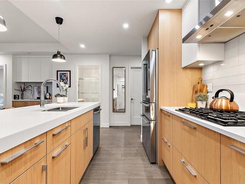 309-9861 Third St, Sidney, BC - Indoor Photo Showing Kitchen With Upgraded Kitchen