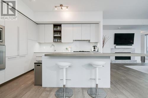 1002 - 128 Pears Avenue, Toronto, ON - Indoor Photo Showing Kitchen