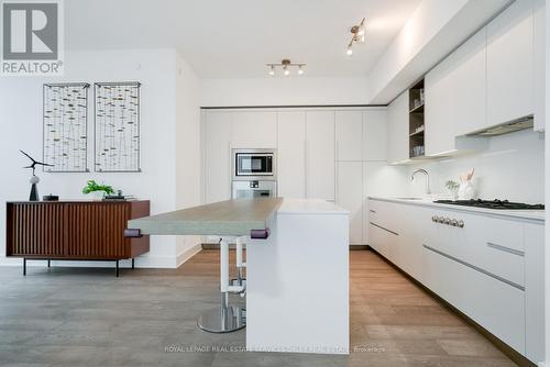 1002 - 128 Pears Avenue, Toronto, ON - Indoor Photo Showing Kitchen