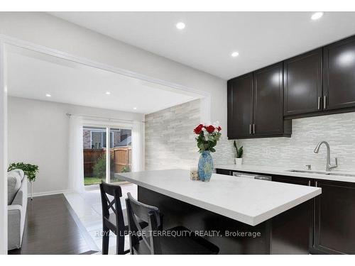 261 Cedric Terr, Milton, ON - Indoor Photo Showing Kitchen