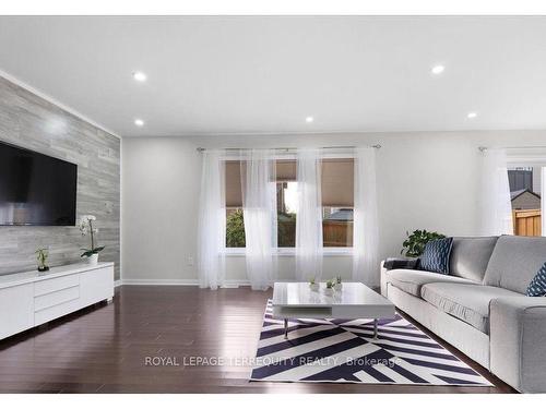 261 Cedric Terr, Milton, ON - Indoor Photo Showing Living Room