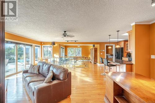 1158 Kathleen Dr, Duncan, BC - Indoor Photo Showing Living Room