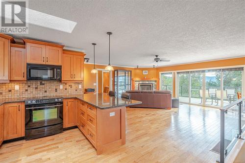 1158 Kathleen Dr, Duncan, BC - Indoor Photo Showing Kitchen