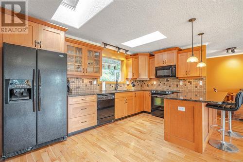 1158 Kathleen Dr, Duncan, BC - Indoor Photo Showing Kitchen