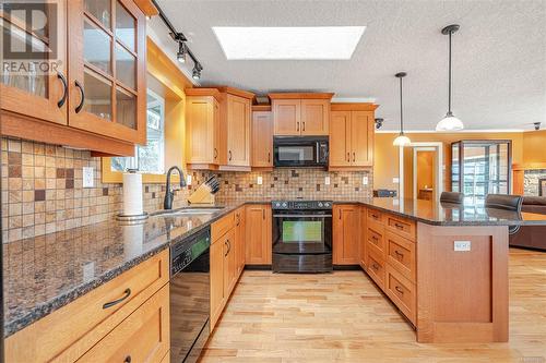 1158 Kathleen Dr, Duncan, BC - Indoor Photo Showing Kitchen