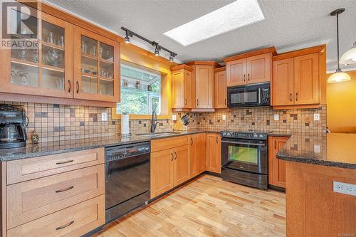 1158 Kathleen Dr, Duncan, BC - Indoor Photo Showing Kitchen