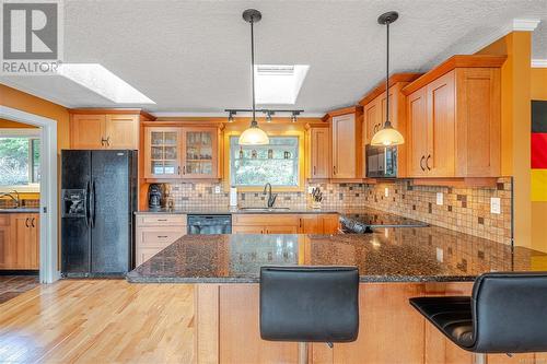 1158 Kathleen Dr, Duncan, BC - Indoor Photo Showing Kitchen