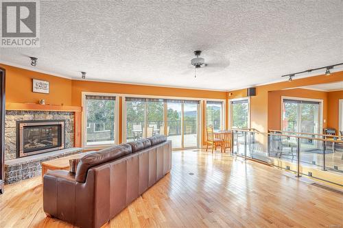 1158 Kathleen Dr, Duncan, BC - Indoor Photo Showing Living Room With Fireplace