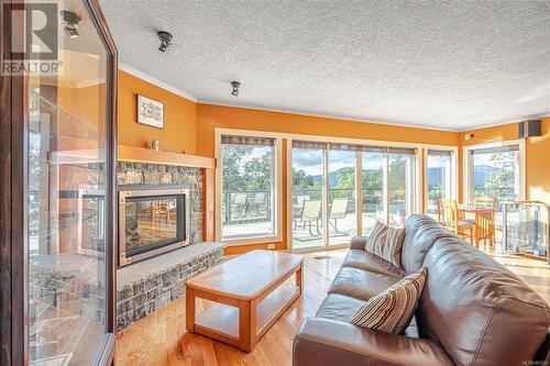 1158 Kathleen Dr, Duncan, BC - Indoor Photo Showing Living Room With Fireplace