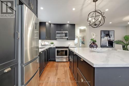 3451 Ashcroft Crescent, Mississauga, ON - Indoor Photo Showing Kitchen With Upgraded Kitchen