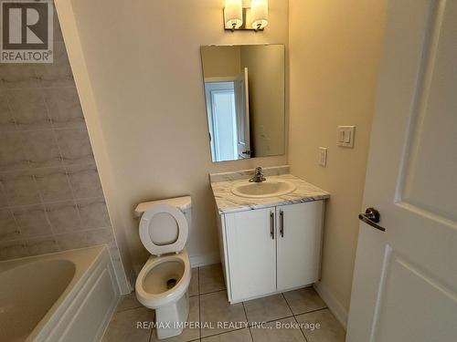 3085 Welsman Gardens, Oakville, ON - Indoor Photo Showing Bathroom