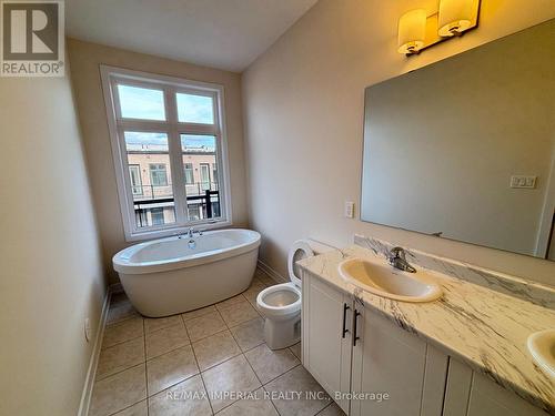 3085 Welsman Gardens, Oakville, ON - Indoor Photo Showing Bathroom