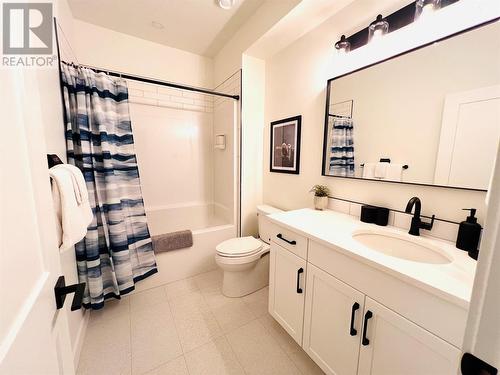 514 14Th Street Unit# 403, Invermere, BC - Indoor Photo Showing Bathroom