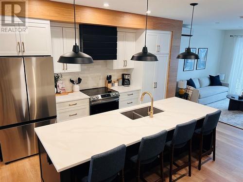 514 14Th Street Unit# 403, Invermere, BC - Indoor Photo Showing Kitchen With Double Sink With Upgraded Kitchen