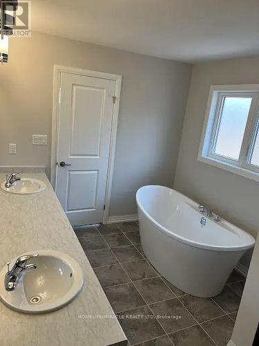 11 Willson Drive, Thorold, ON - Indoor Photo Showing Kitchen With Double Sink