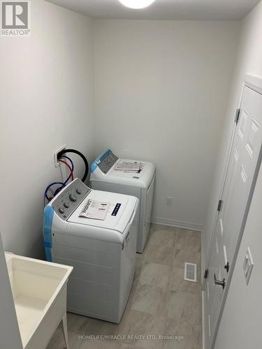 11 Willson Drive, Thorold, ON - Indoor Photo Showing Kitchen With Double Sink