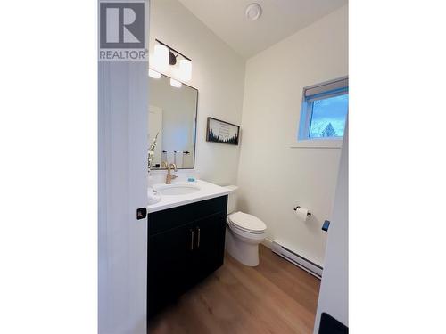 514 14Th Street Unit# 404, Invermere, BC - Indoor Photo Showing Bathroom