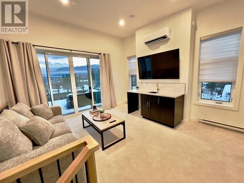 514 14Th Street Unit# 404, Invermere, BC - Indoor Photo Showing Living Room