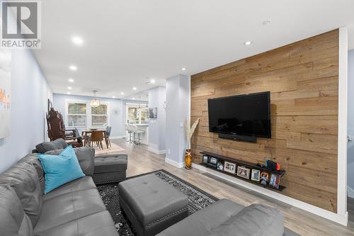 9 1260 Riverside Drive, Port Coquitlam, BC - Indoor Photo Showing Living Room