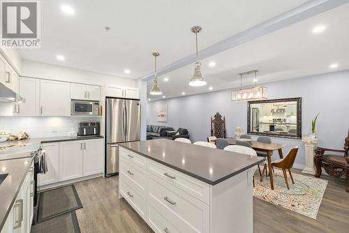 9 1260 Riverside Drive, Port Coquitlam, BC - Indoor Photo Showing Kitchen With Upgraded Kitchen