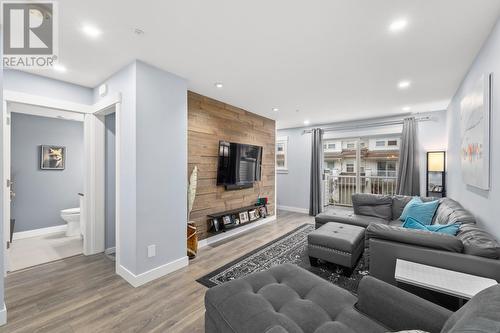 9 1260 Riverside Drive, Port Coquitlam, BC - Indoor Photo Showing Living Room