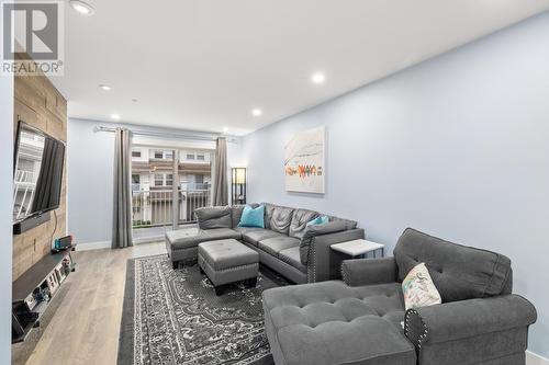 9 1260 Riverside Drive, Port Coquitlam, BC - Indoor Photo Showing Living Room