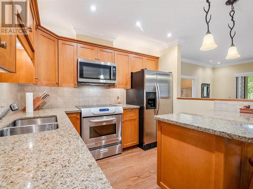 2 4510 Blackcomb Way, Whistler, BC - Indoor Photo Showing Kitchen With Double Sink