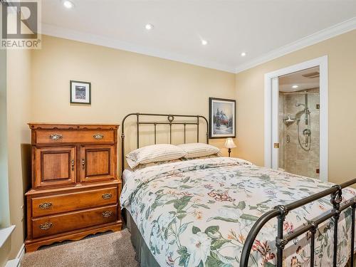 2 4510 Blackcomb Way, Whistler, BC - Indoor Photo Showing Bedroom