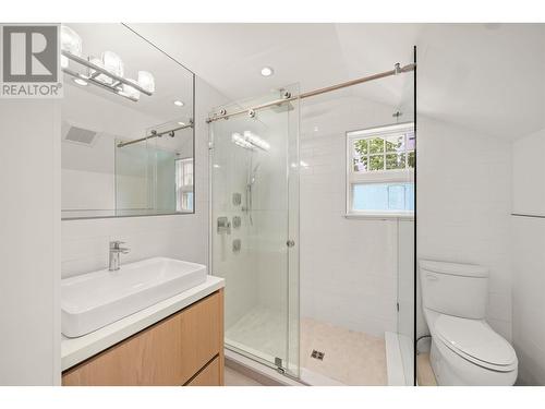 1058 W 15 Th Avenue, Vancouver, BC - Indoor Photo Showing Bathroom