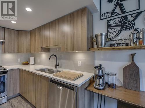 209 1365 Pemberton Avenue, Squamish, BC - Indoor Photo Showing Kitchen With Double Sink With Upgraded Kitchen