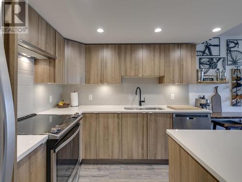 209 1365 Pemberton Avenue, Squamish, BC - Indoor Photo Showing Kitchen With Double Sink