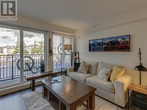 209 1365 Pemberton Avenue, Squamish, BC - Indoor Photo Showing Living Room