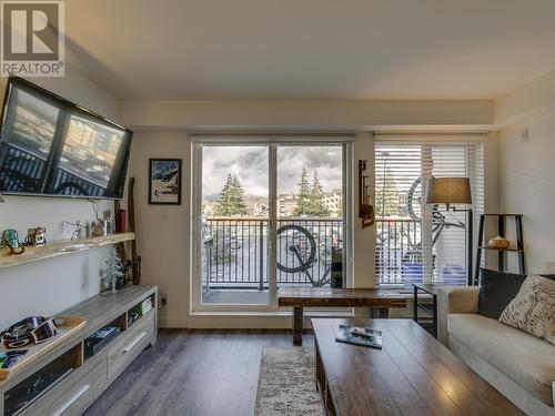 209 1365 Pemberton Avenue, Squamish, BC - Indoor Photo Showing Living Room