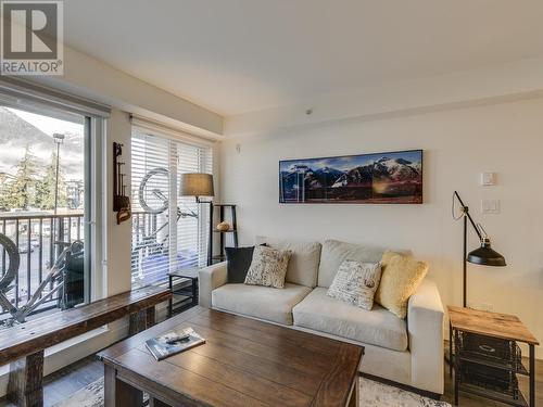 209 1365 Pemberton Avenue, Squamish, BC - Indoor Photo Showing Living Room