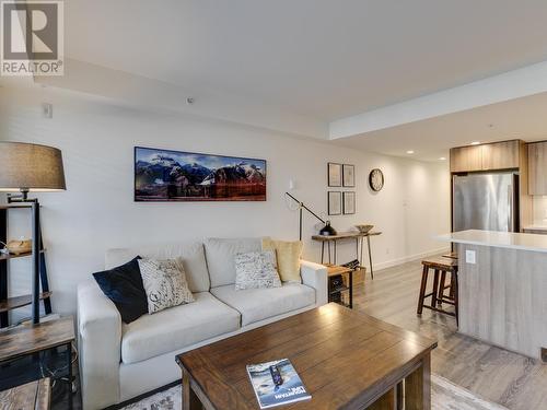 209 1365 Pemberton Avenue, Squamish, BC - Indoor Photo Showing Living Room