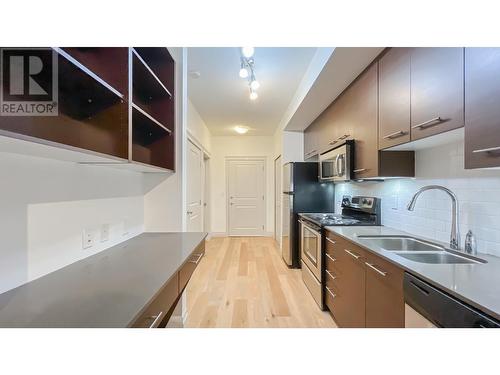 212 2343 Atkins Avenue, Port Coquitlam, BC - Indoor Photo Showing Kitchen With Double Sink