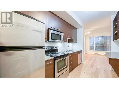 212 2343 Atkins Avenue, Port Coquitlam, BC - Indoor Photo Showing Kitchen With Upgraded Kitchen