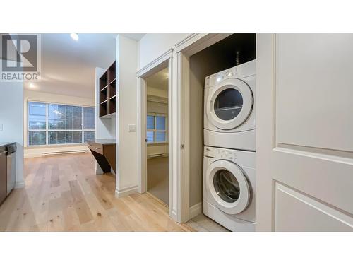 212 2343 Atkins Avenue, Port Coquitlam, BC - Indoor Photo Showing Laundry Room