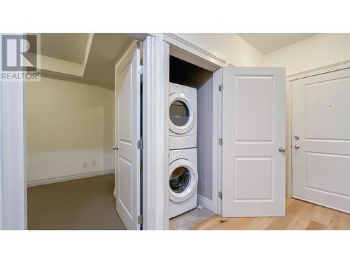 212 2343 Atkins Avenue, Port Coquitlam, BC - Indoor Photo Showing Laundry Room