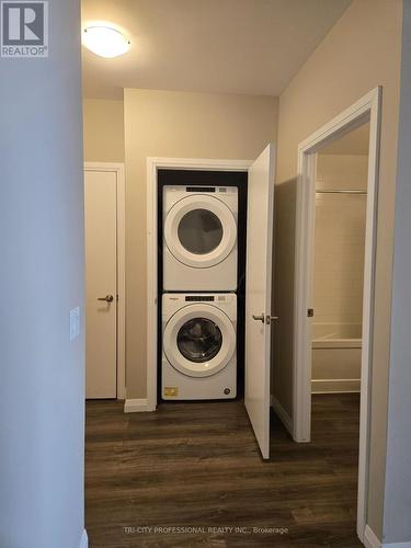 1710 - 104 Garment Street, Kitchener, ON - Indoor Photo Showing Laundry Room