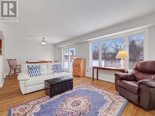 19 Armagh Way, Ottawa, ON - Indoor Photo Showing Living Room