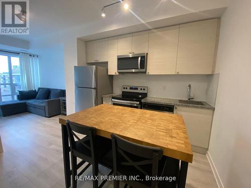 606 - 621 Sheppard Avenue E, Toronto, ON - Indoor Photo Showing Kitchen With Stainless Steel Kitchen